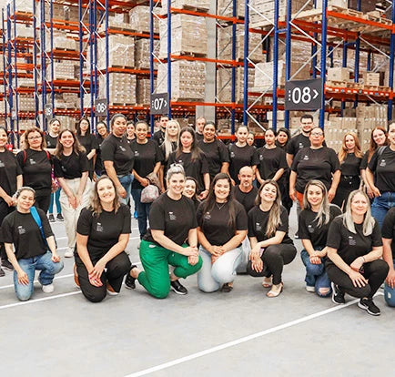 + de 300 <b>colaboradores</b>