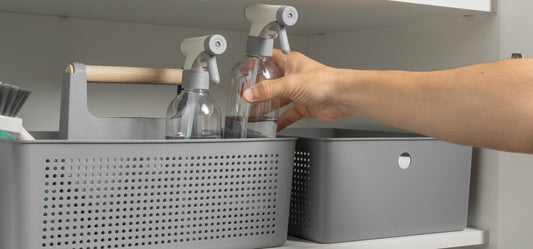 Dois borrifadores da linha flow da Ou dentro de um cesto flow