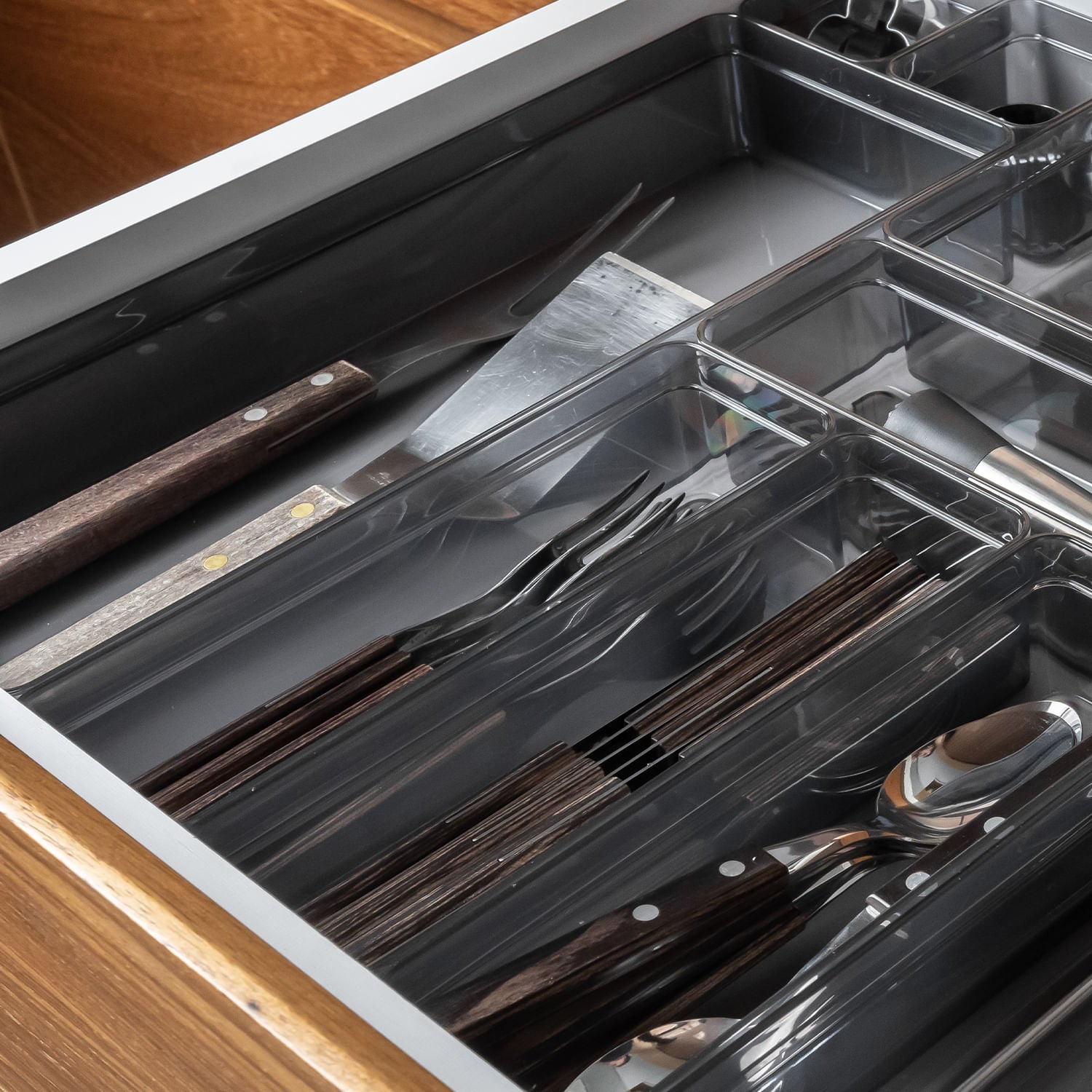 Como organizar gavetas de cozinha com Clear Gavetas