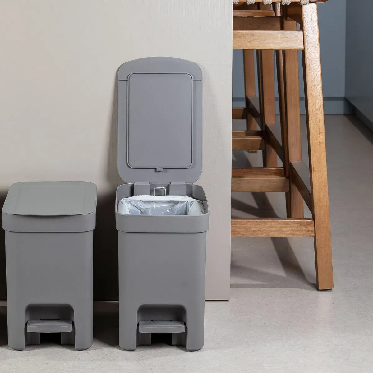 Kit de lixeiras com pedal Ou 2 peças 6L Linha Trium