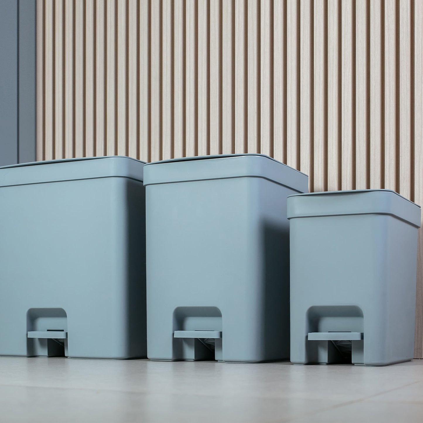 Kit de lixeiras com pedal  Ou 3 peças Linha Trium