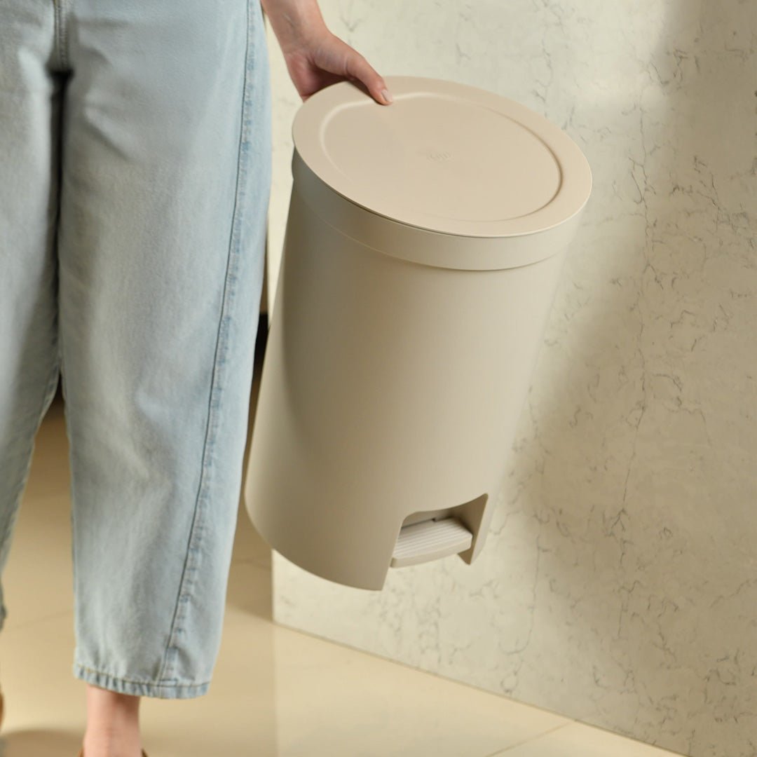 Lixeira 30 Litros Redonda com Pedal Ou Linha Trium - Ou