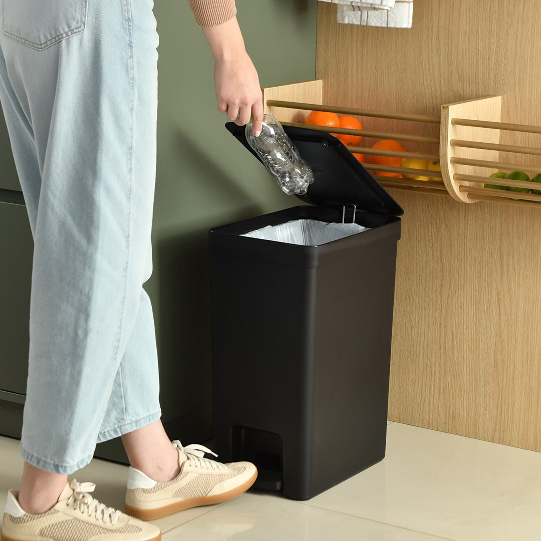 Lixeira 30 Litros Slim com Pedal Ou Linha Trium - Ou