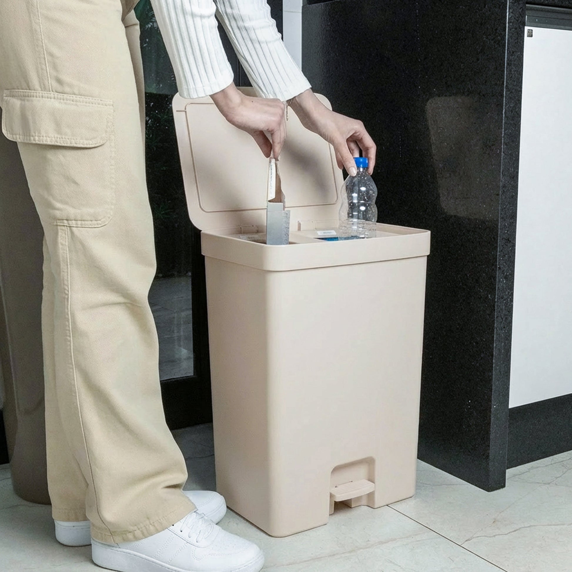 Lixeira com pedal com duplo compartimento Ou 30L Linha Trium - Ou