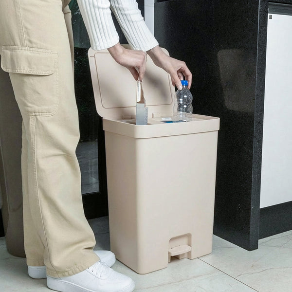 Lixeira com pedal Ou 30L Linha Trium - Ou