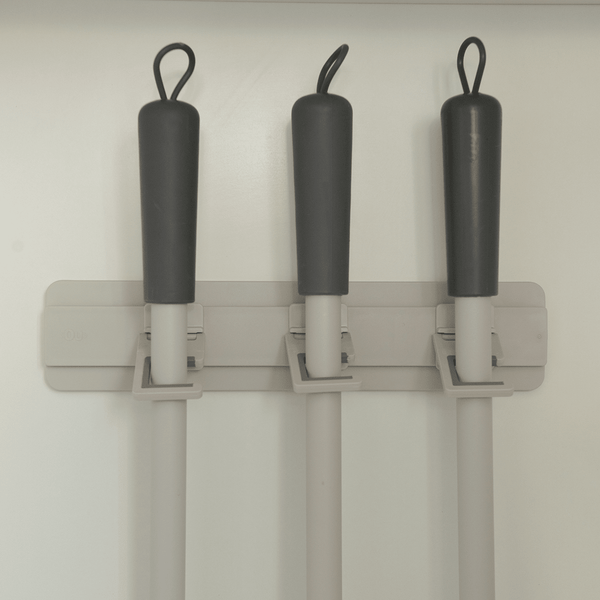 Organizador de Parede Para Vassouras e Rodos com 3 Ganchos Ou Linha Flow - Ou