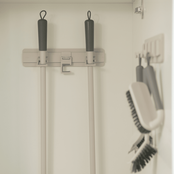 Organizador de Parede Para Vassouras e Rodos com 3 Ganchos Ou Linha Flow - Ou