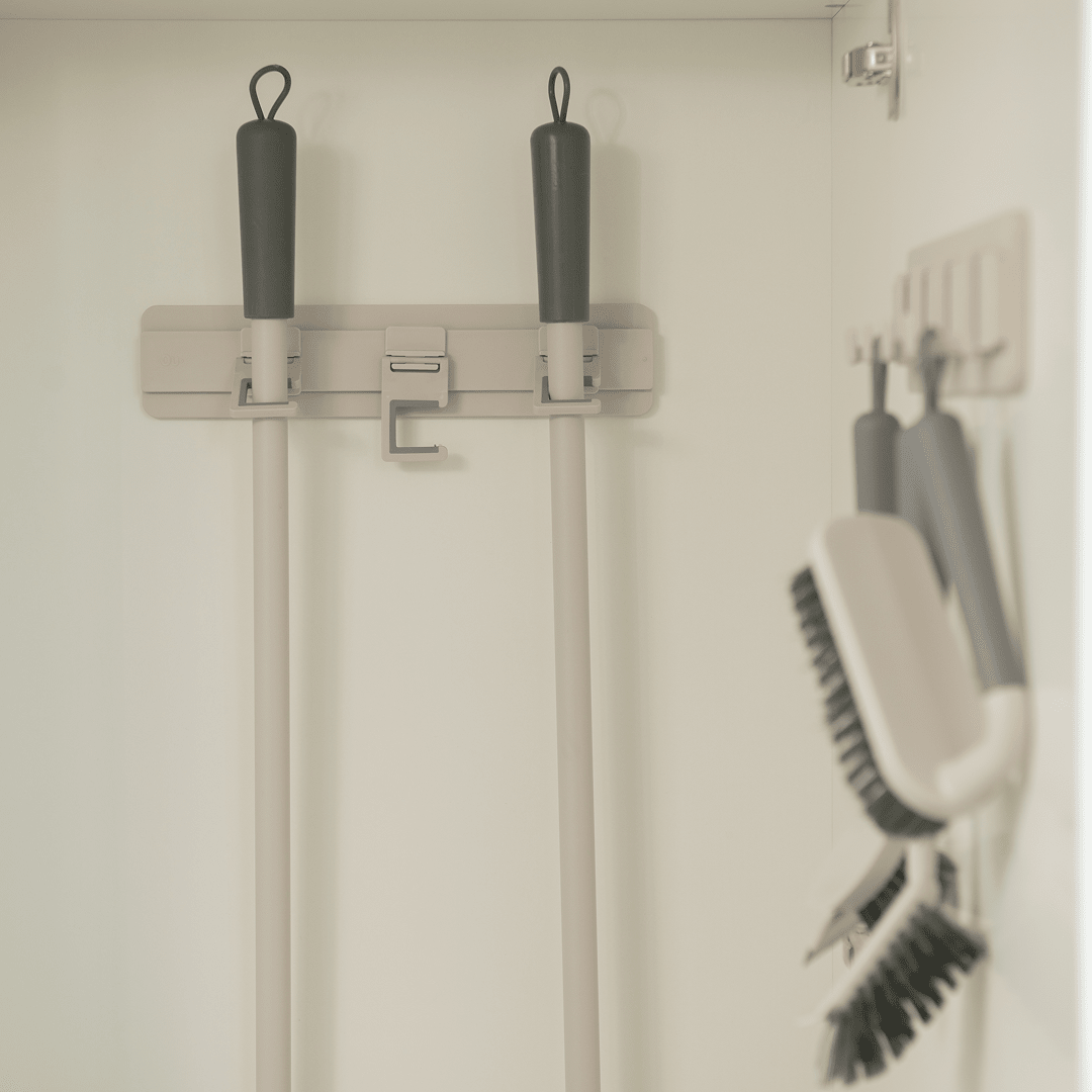 Organizador de Parede Para Vassouras e Rodos com 3 Ganchos Ou Linha Flow - Ou