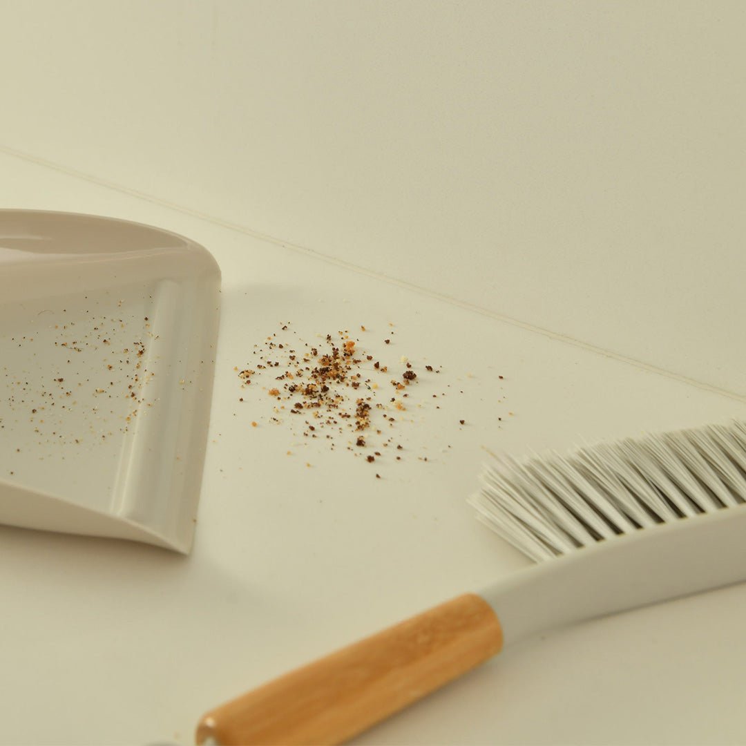 Pá e Escova de Limpeza com Cabo de Bambu Ou Linha Flow - Ou